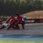 Ducati Desmo450 SM 2026 Rennstrecke Kurve