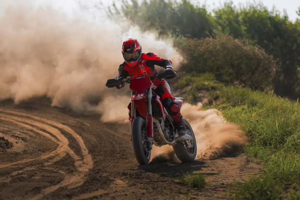 Ducati Desmo450 SM in Ducati Red, Seitenansicht