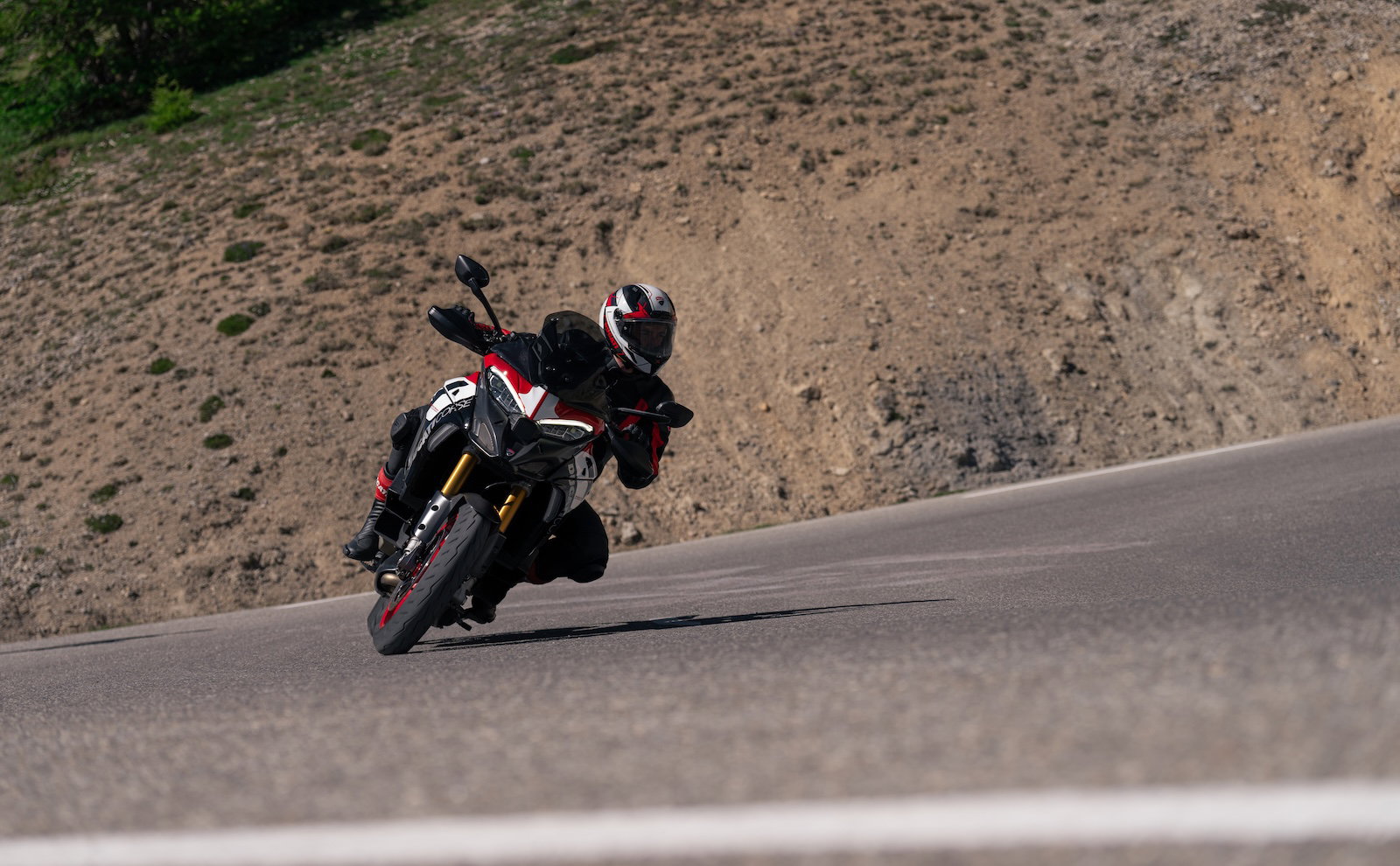 Ducati Multistrada V4 Pikes Peak 2027 in Fahrt