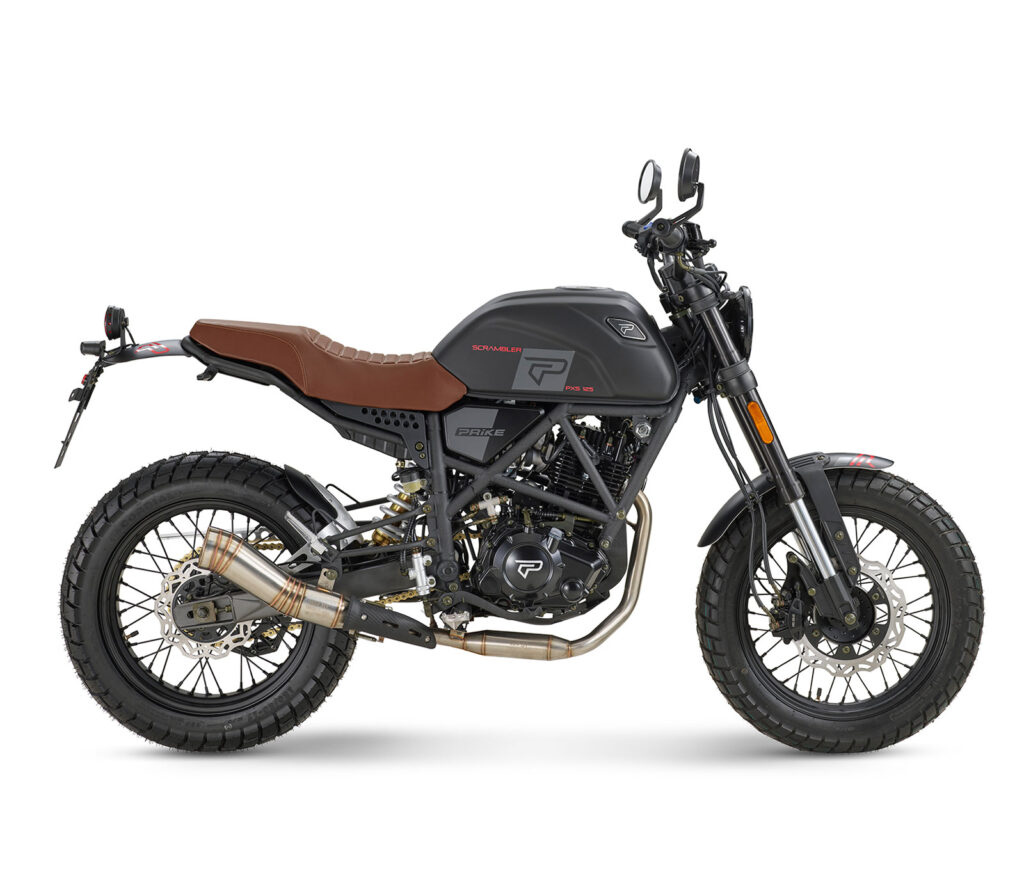 Prike PXS 125 Scrambler in Schwarz mit brauner Sitzbank, Seitenansicht