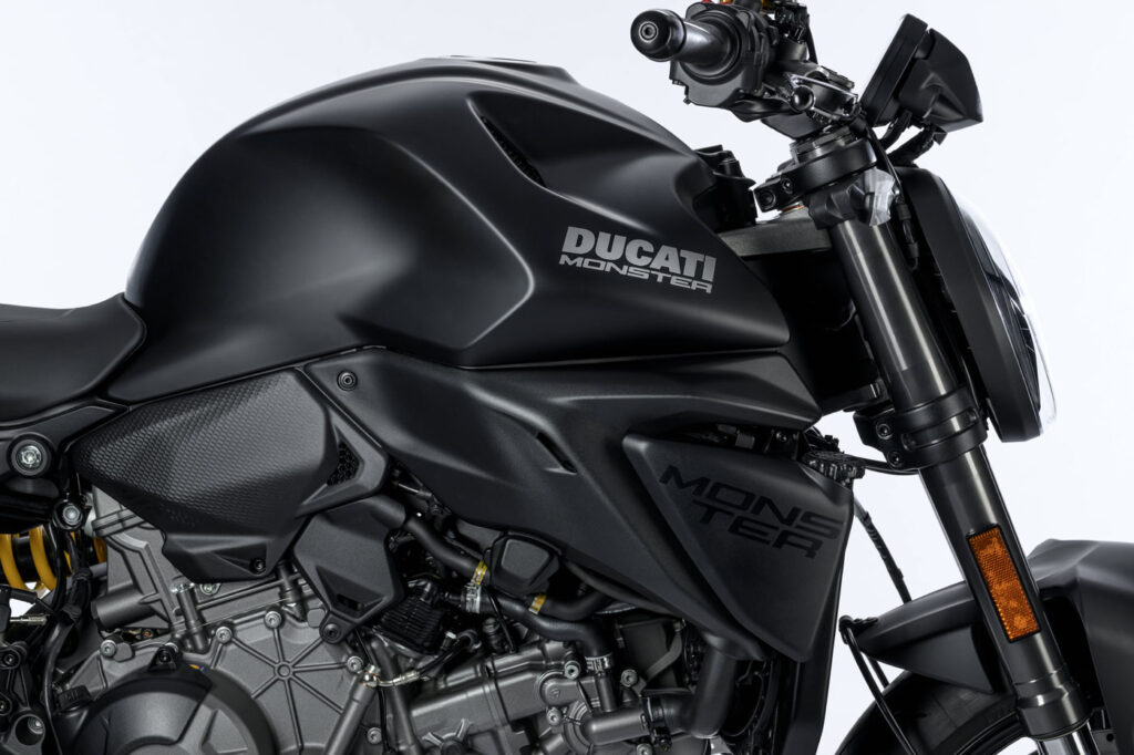 Ducati Monster Dark 2026 (15)