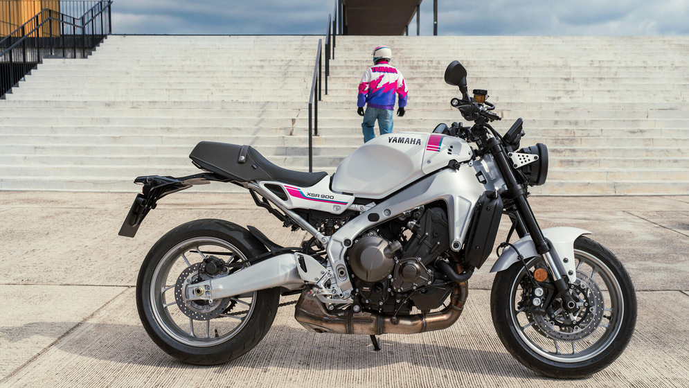 Yamaha XSR900 pink 2027 (22)